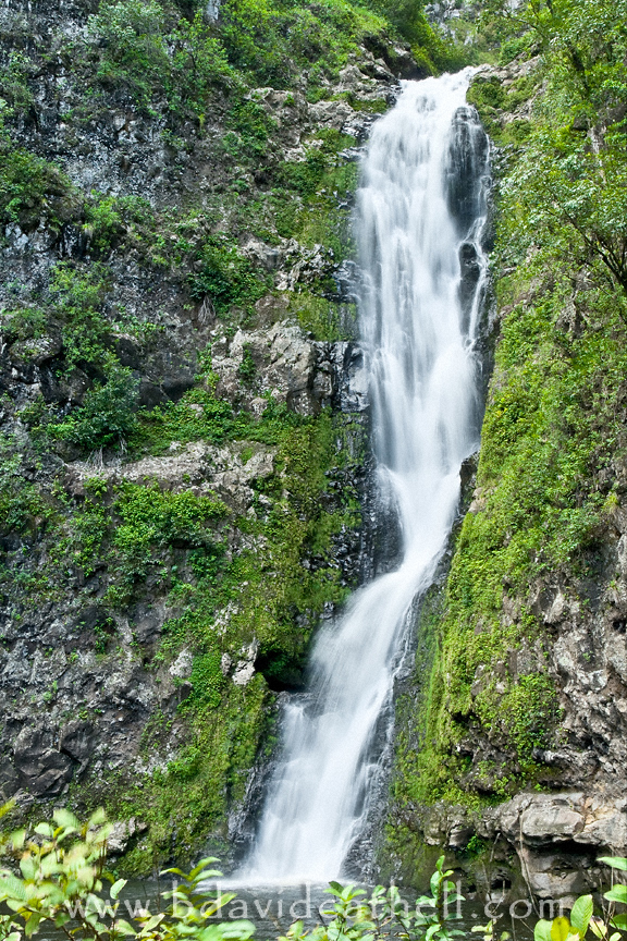 Mo`oulua Waterfall